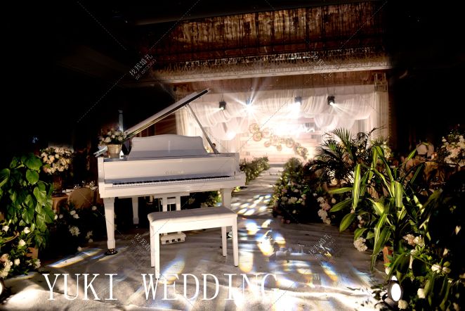 温柔的逆光-绿室内小清新婚礼照片