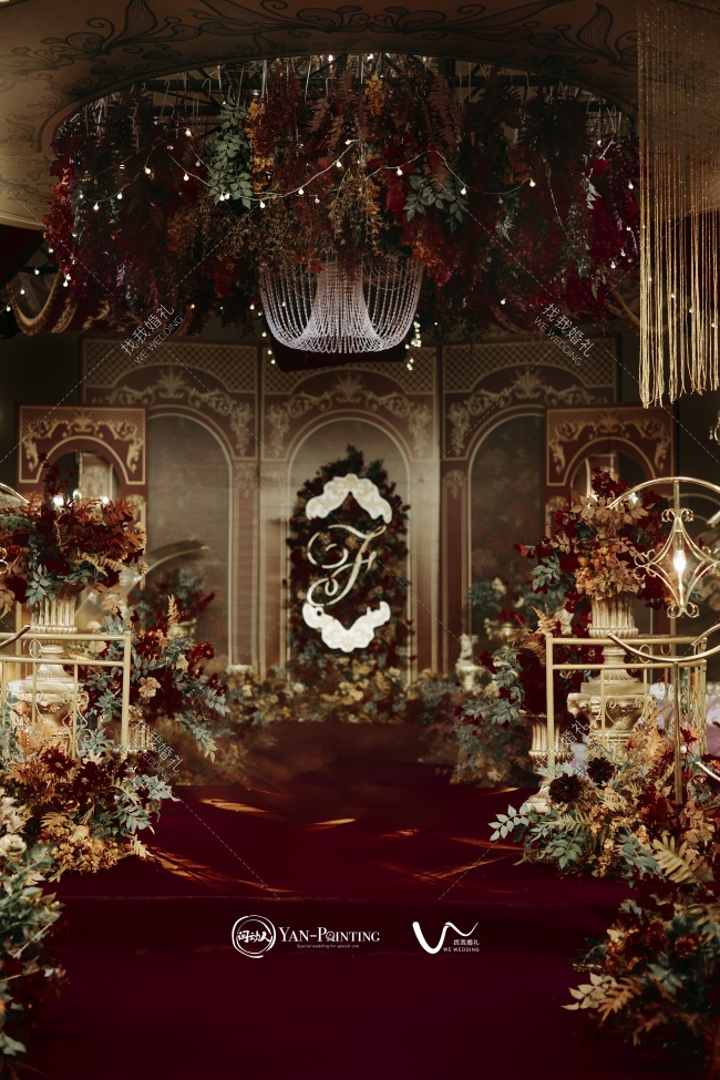 古堡婚礼|加冕的公主-红室内复古婚礼照片