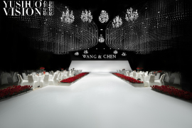 万朵玫瑰献上的祝福婚礼图片