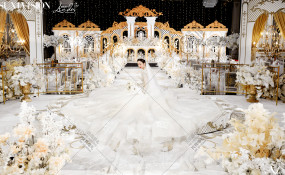 路易·珀泰夏堡-梦幻城堡婚礼丨晨曦微光婚礼图片