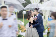 雨天唯美户外婚礼-婚礼摄影图片