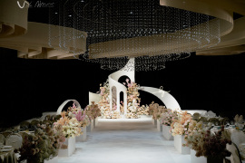 极简的奶茶色婚礼图片