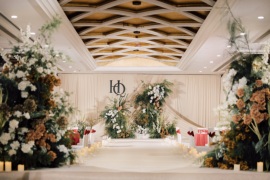 帷幔搭配花艺/简洁清爽婚礼图片