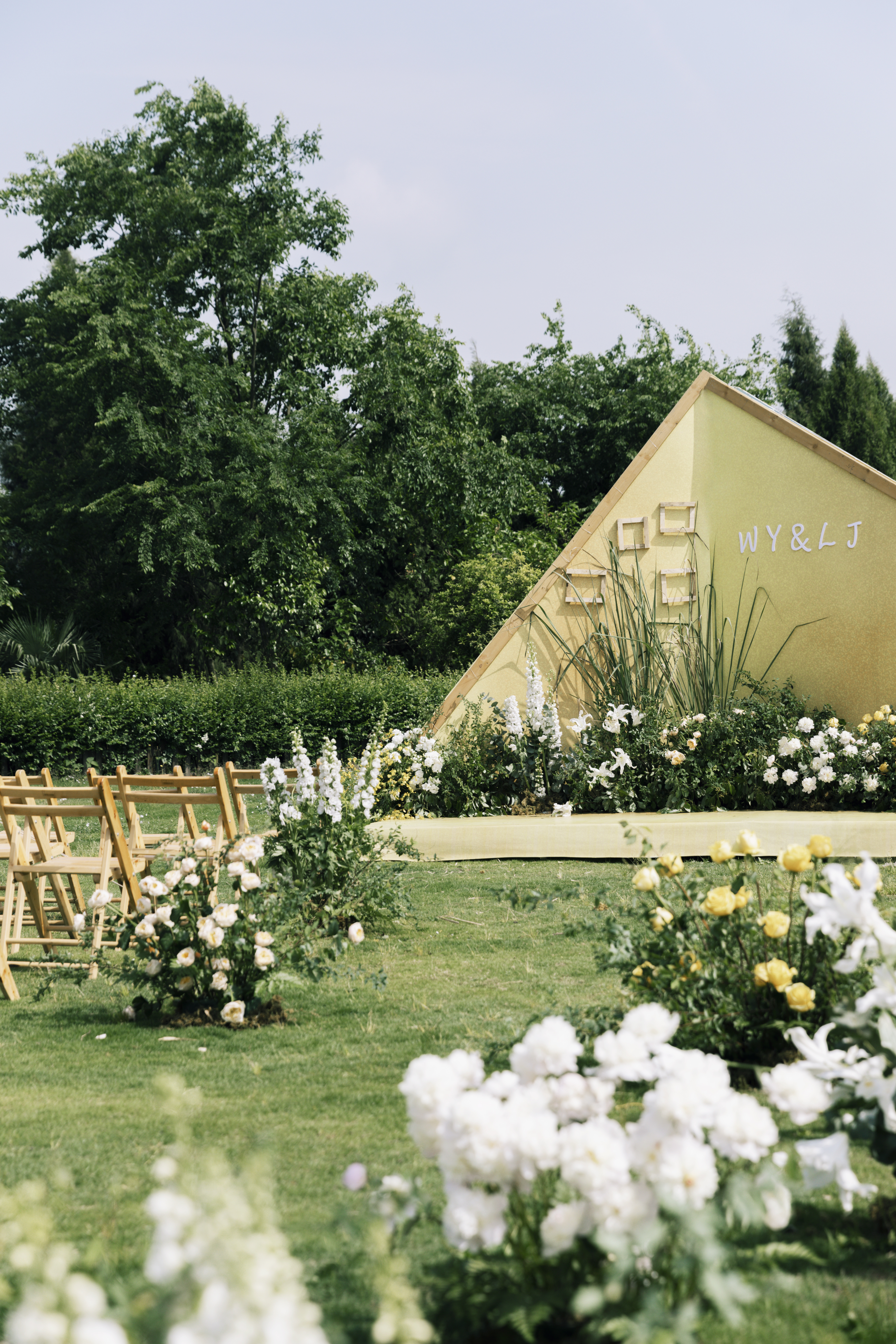 露营式帐篷婚礼黄色主题户外主题现场布置图片_效果图_策划价格-找我