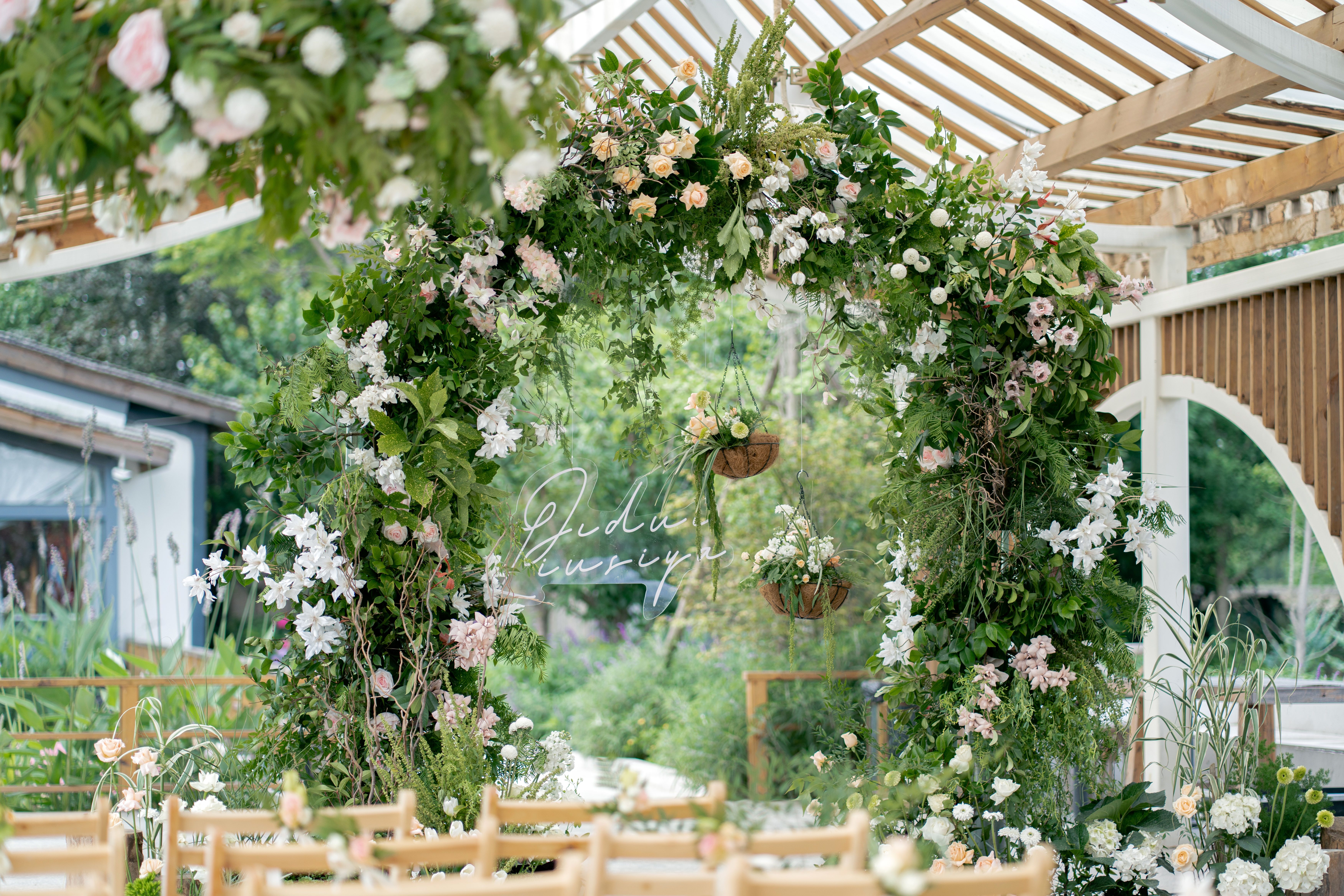 皆是美好白色主题户外森系现场布置图片_效果图_策划价格-找我婚礼