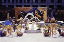 爱在日落黄昏时｜胶片摄影水池户外婚礼婚礼图片