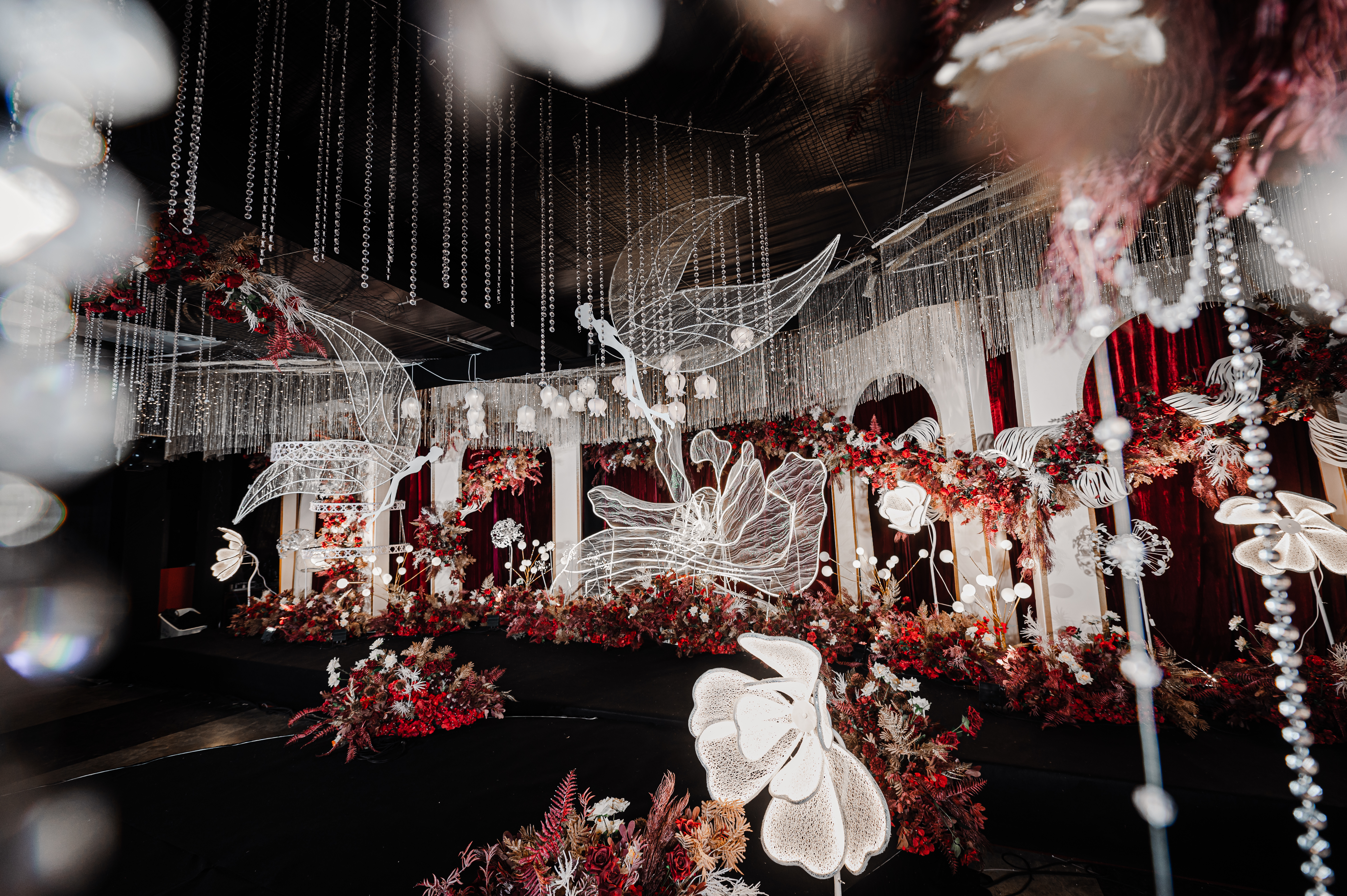 暗红金色梦幻婚礼黄色主题室内大气现场布置图片_效果图_策划价格-找