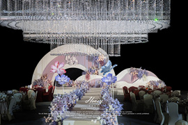 紫色花海的浪漫婚礼图片