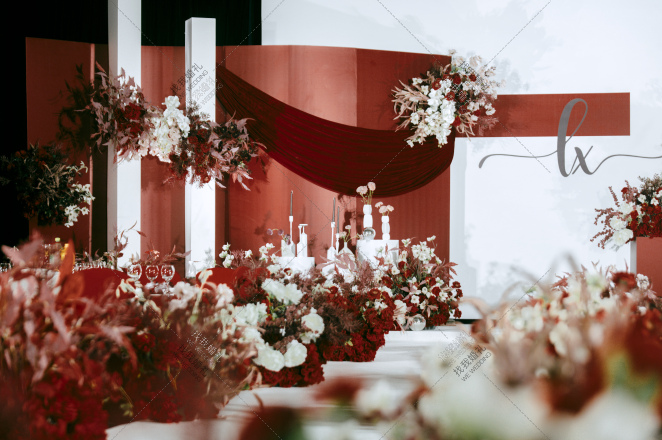 爱情红白论-红室内大气婚礼照片