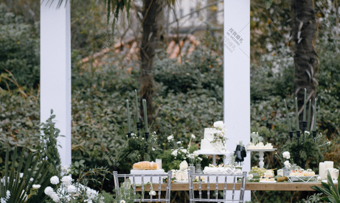简洁大气的白绿色婚礼-婚礼策划图片