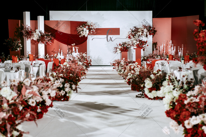 爱情红白论-红室内大气婚礼照片