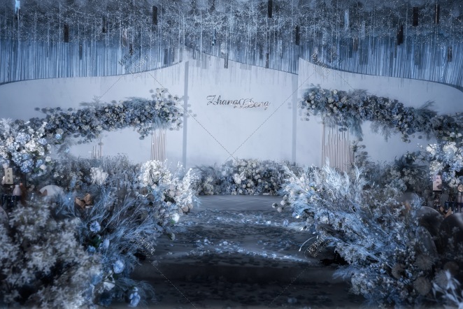 《雾蓝》-蓝室内简洁婚礼照片