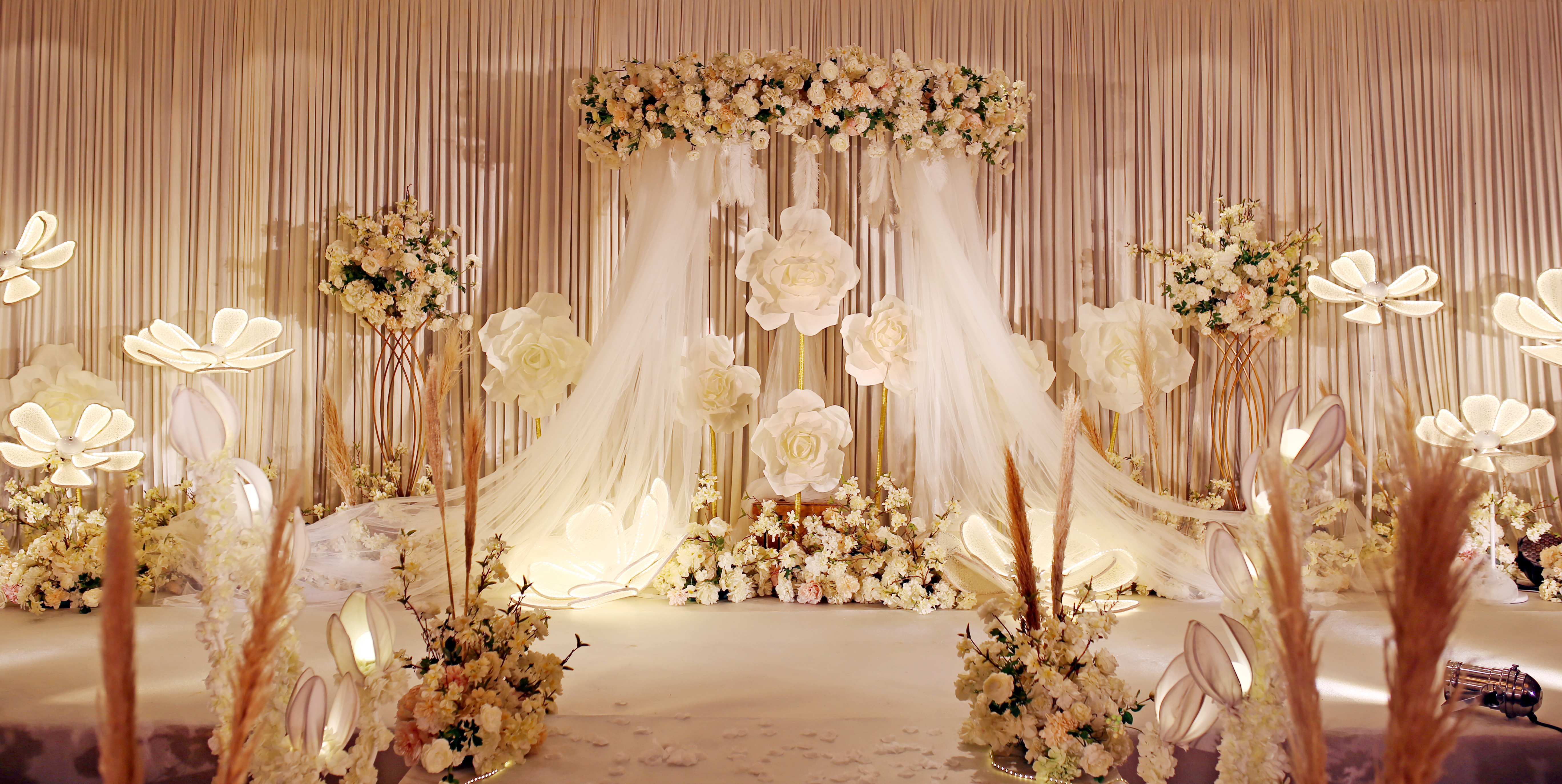 c & h黄色主题室内西式现场布置图片_效果图_策划价格-找我婚礼