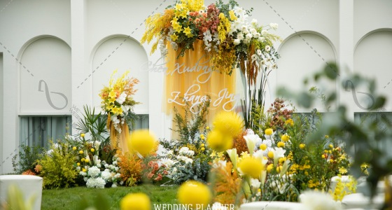 明黄色户外婚礼-婚礼策划图片